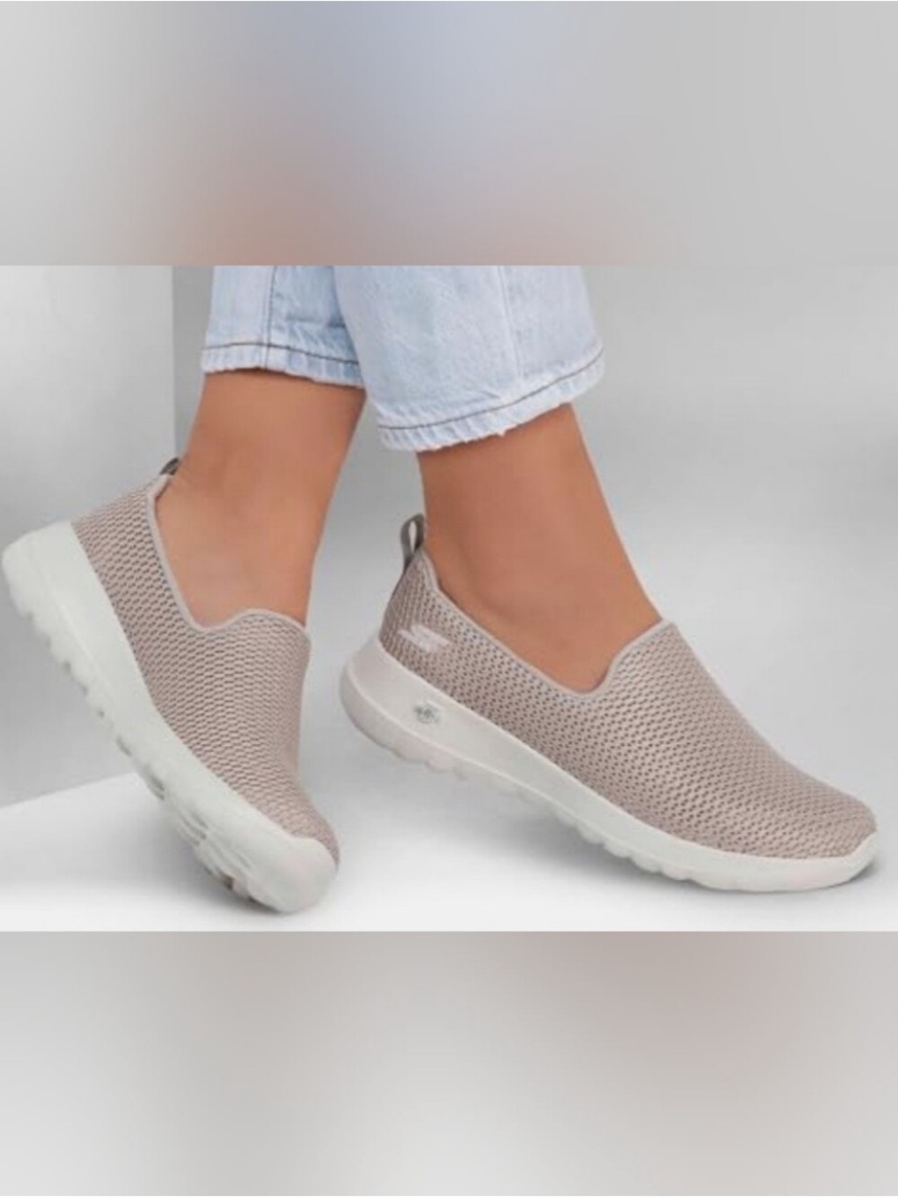 Skechers Go Joy Walking Shoe Slip-On Knit Sneakers Womens Size 9 in Taupe